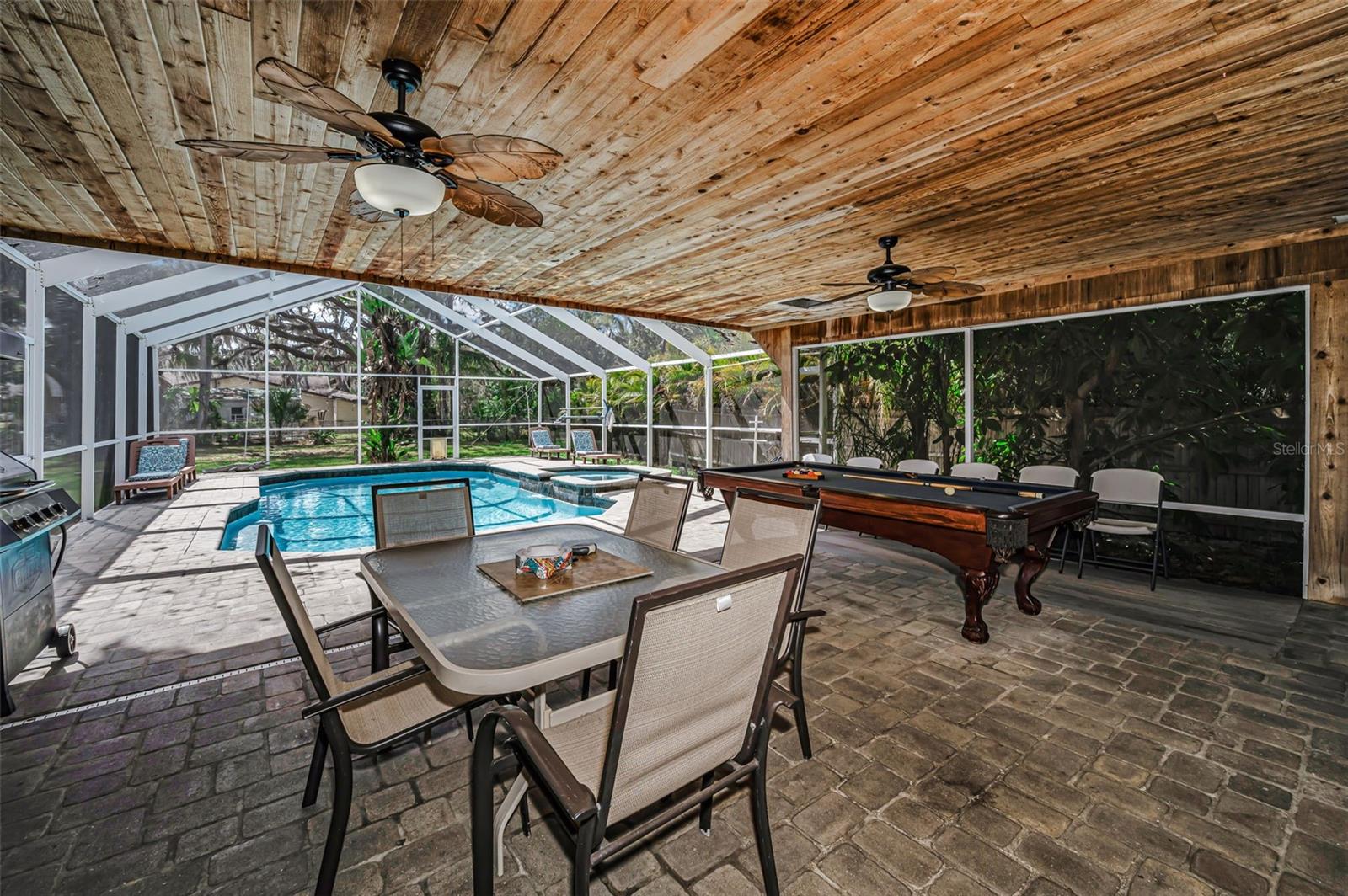 Listing photo id 75 for 5038 Sunset Boulevard