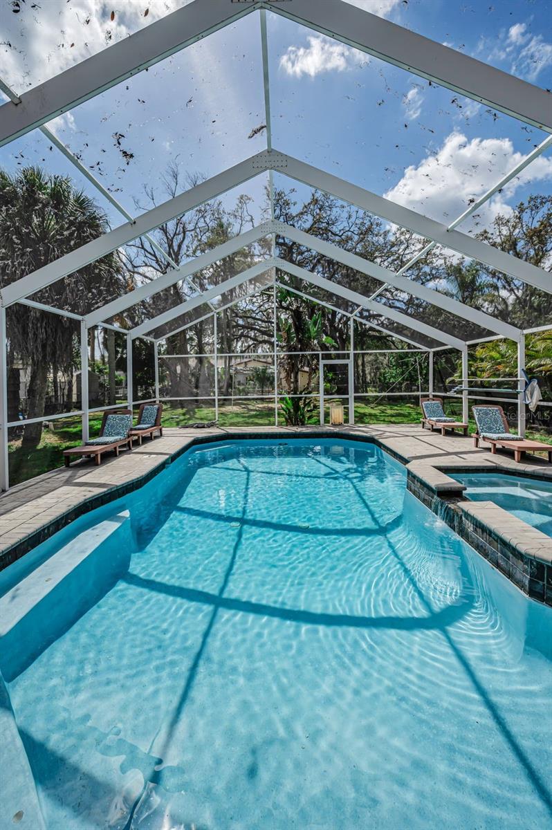 Listing photo id 78 for 5038 Sunset Boulevard