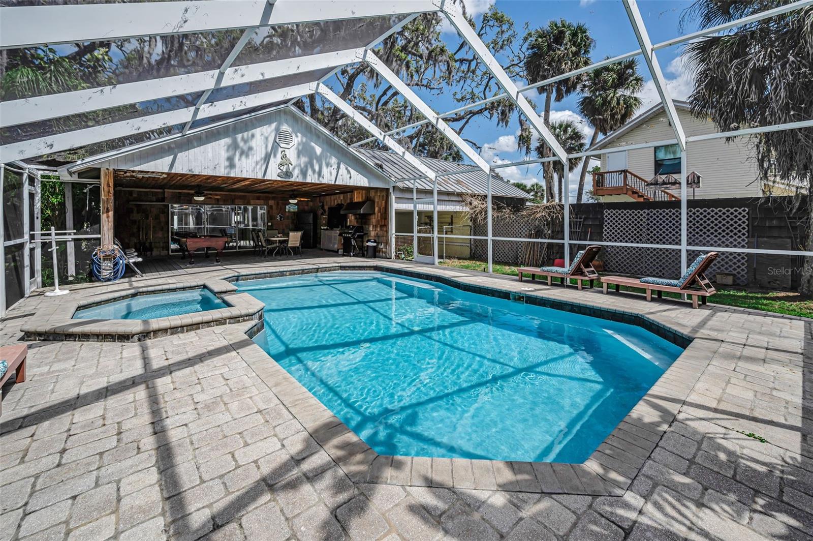 Listing photo id 80 for 5038 Sunset Boulevard