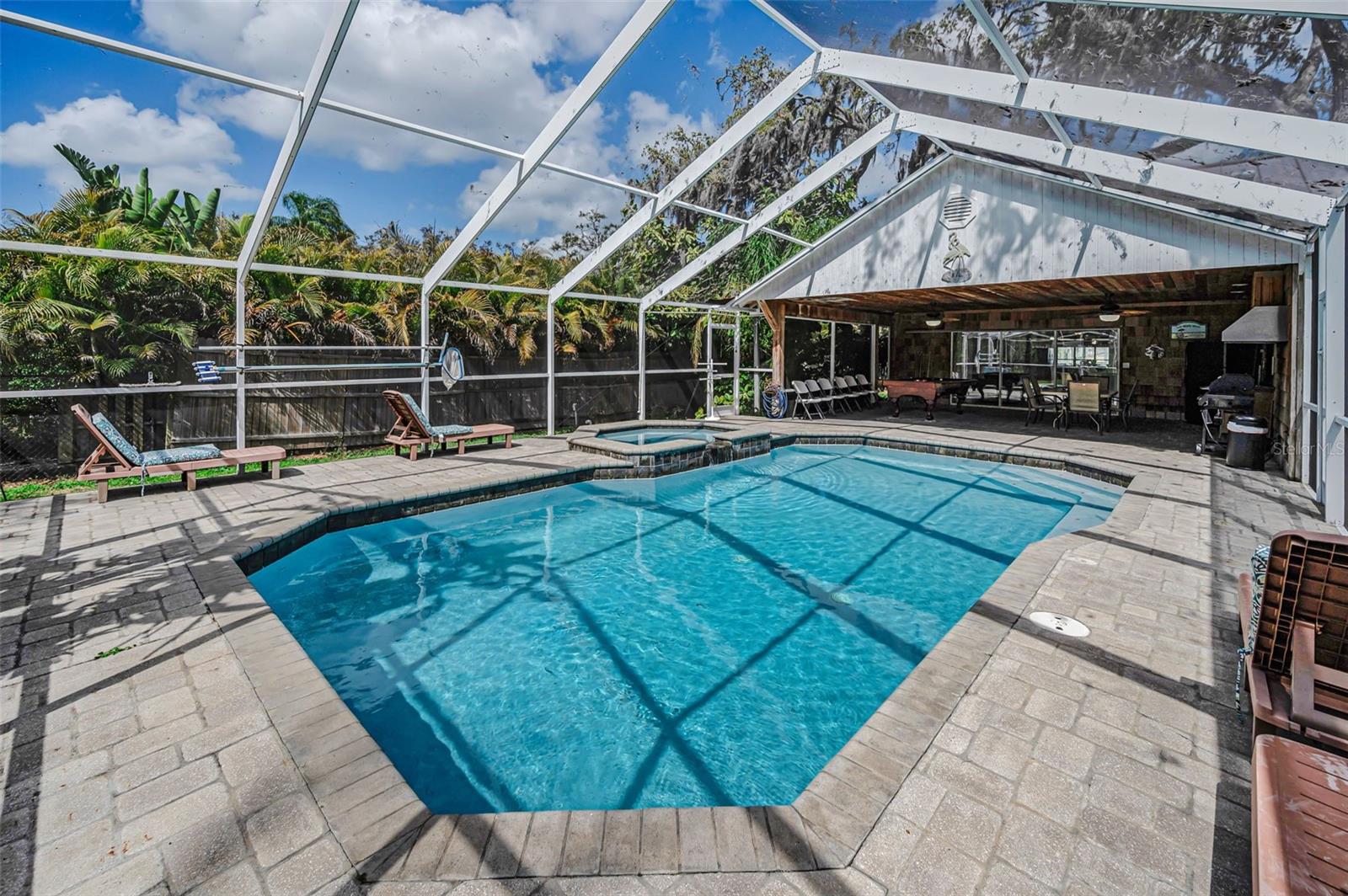 Listing photo id 82 for 5038 Sunset Boulevard