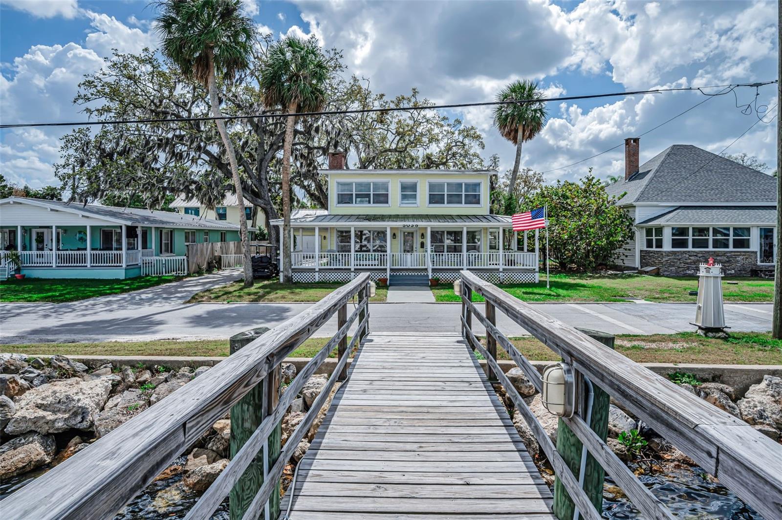 Listing photo id 94 for 5038 Sunset Boulevard