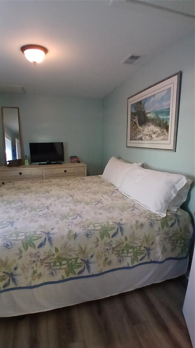 Image 13 of 26 For 542 Division Street