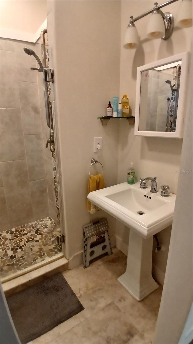 Image 16 of 26 For 542 Division Street