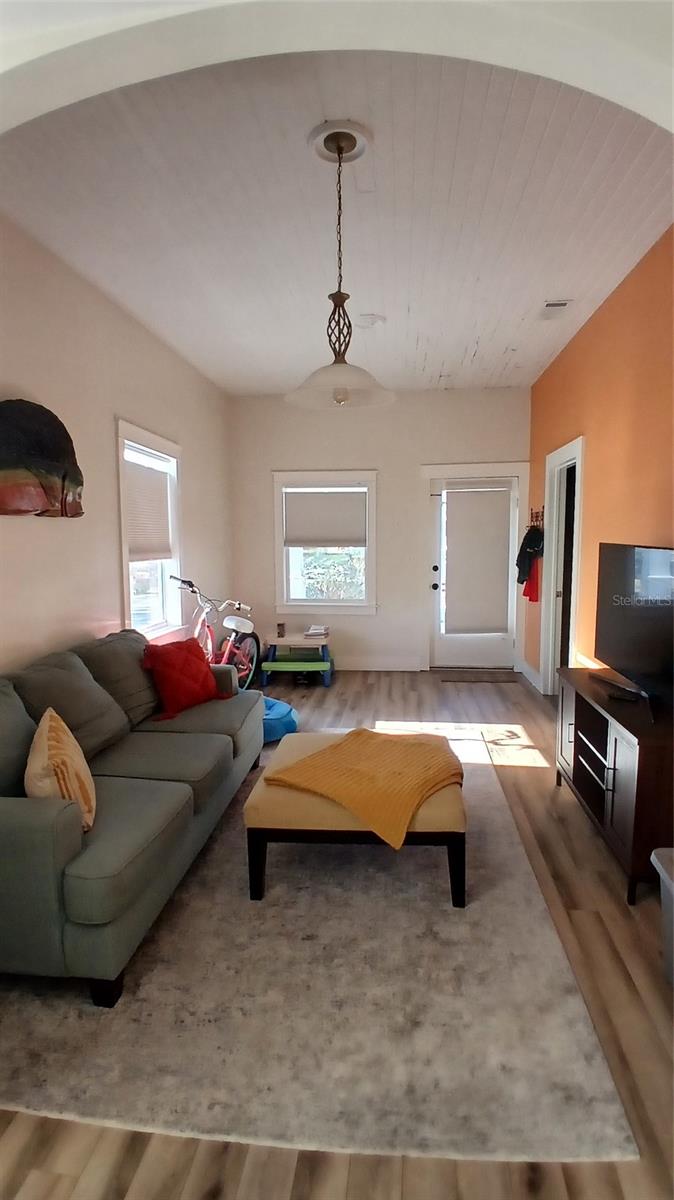 Image 20 of 26 For 542 Division Street