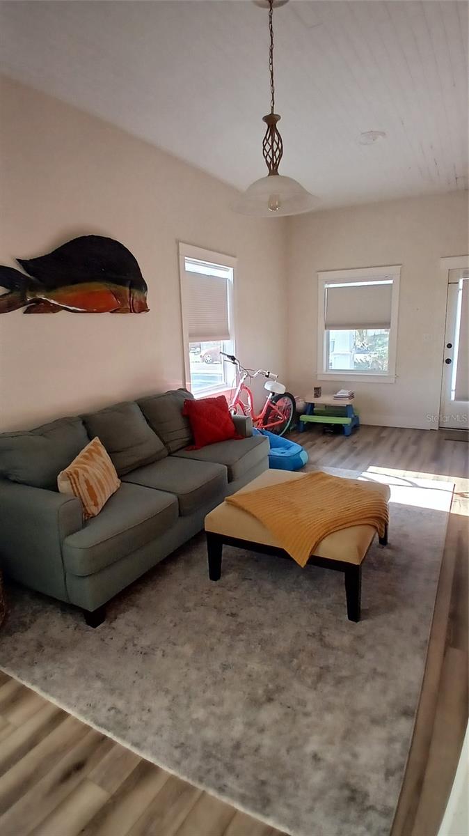 Image 21 of 26 For 542 Division Street