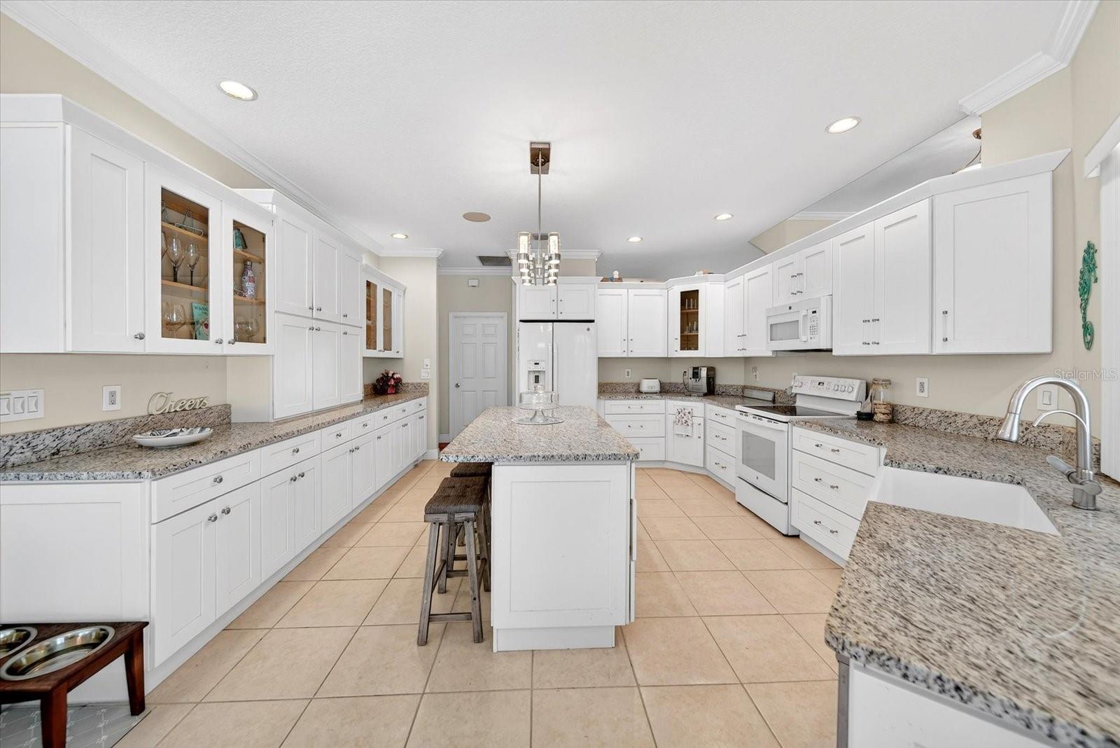 Listing photo id 11 for 4506 29th Avenue Circle E