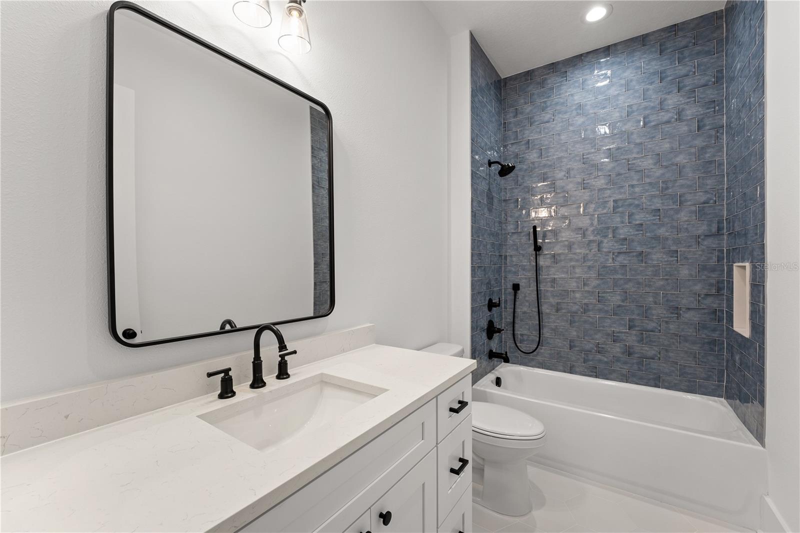 Image 21 of 48 For 115 Hiawatha Street 1-2