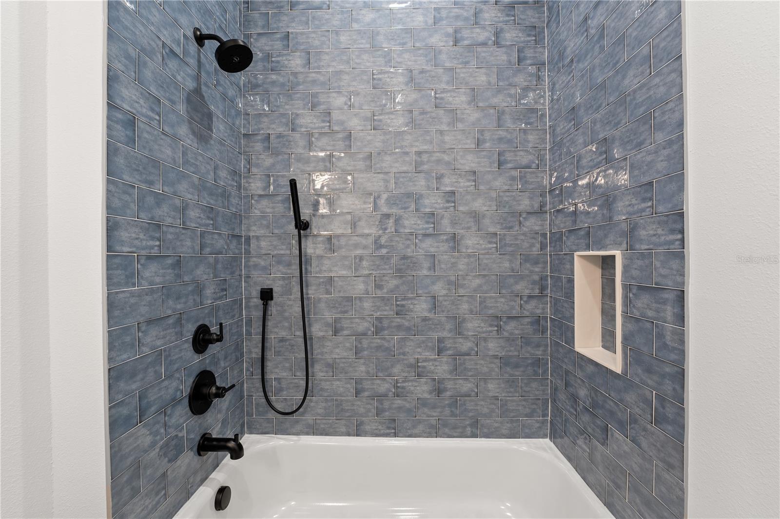 Image 22 of 48 For 115 Hiawatha Street 1-2