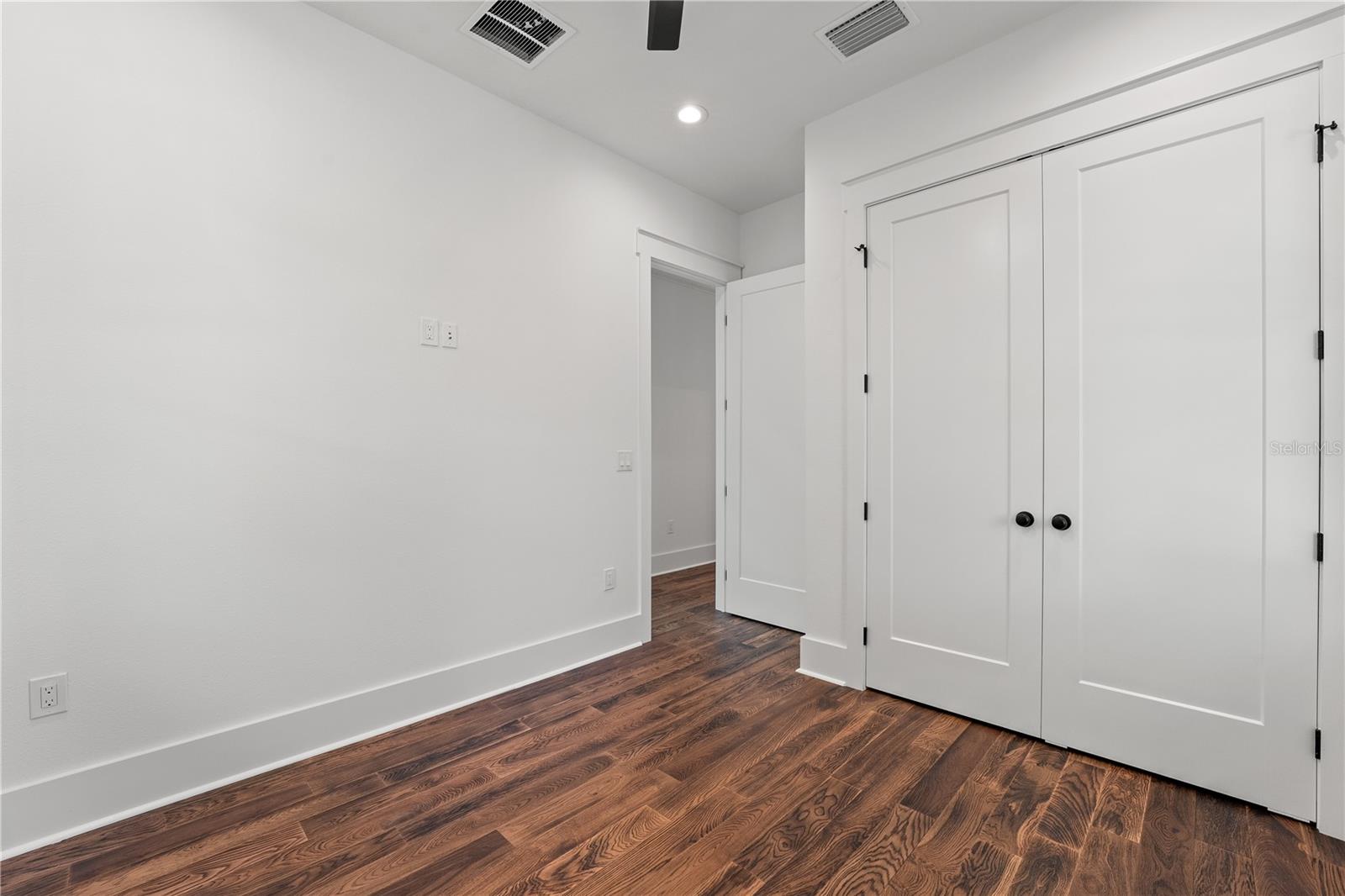 Image 24 of 48 For 115 Hiawatha Street 1-2