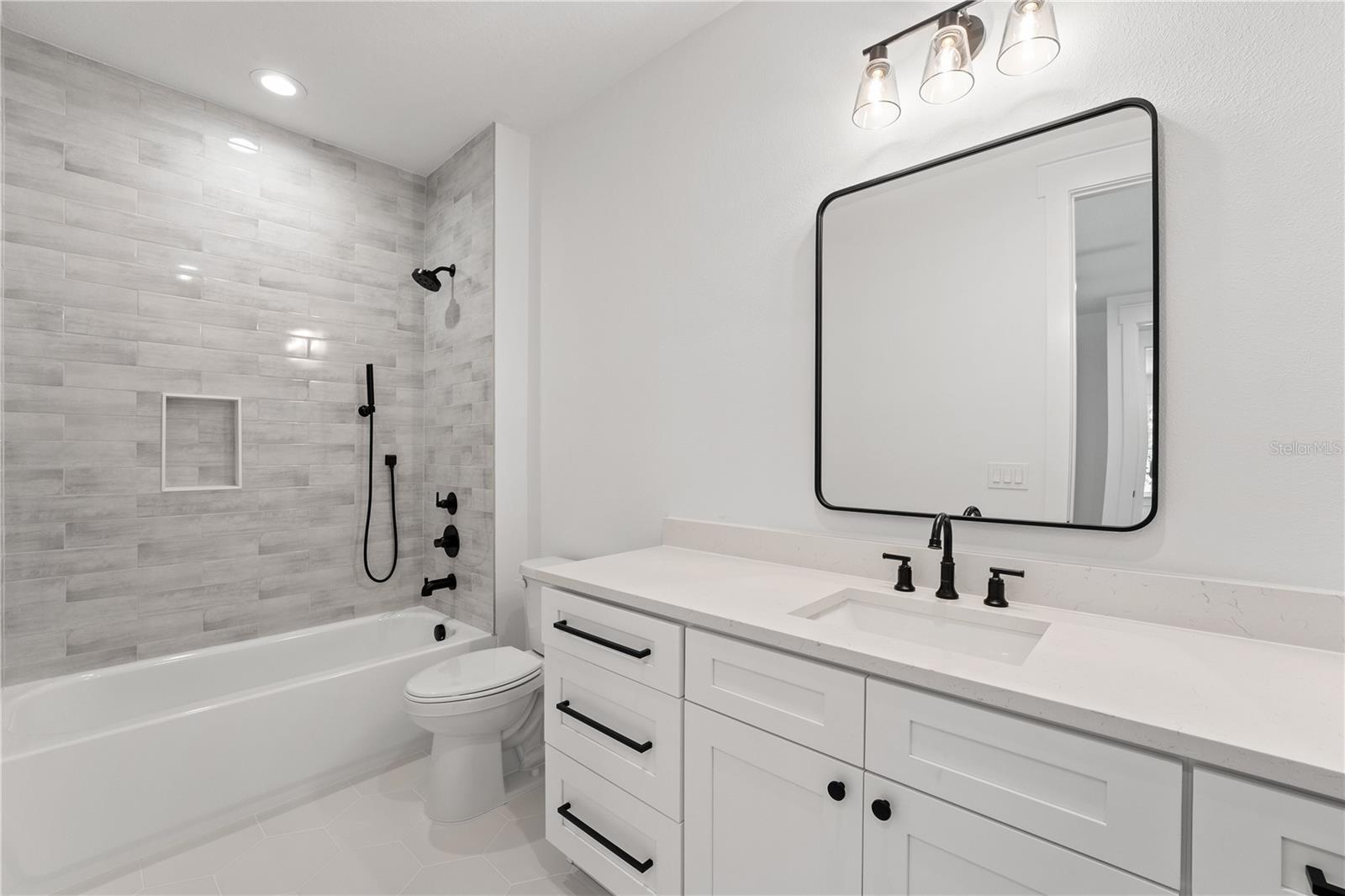 Image 33 of 48 For 115 Hiawatha Street 1-2