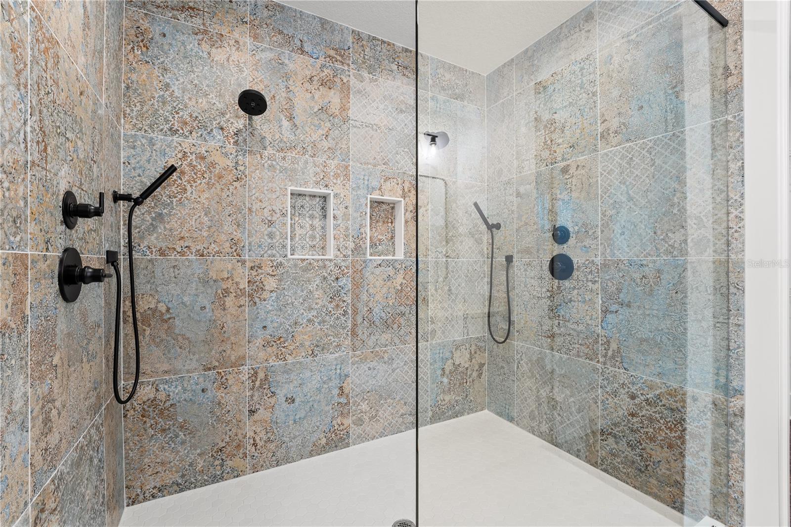 Image 39 of 48 For 115 Hiawatha Street 1-2