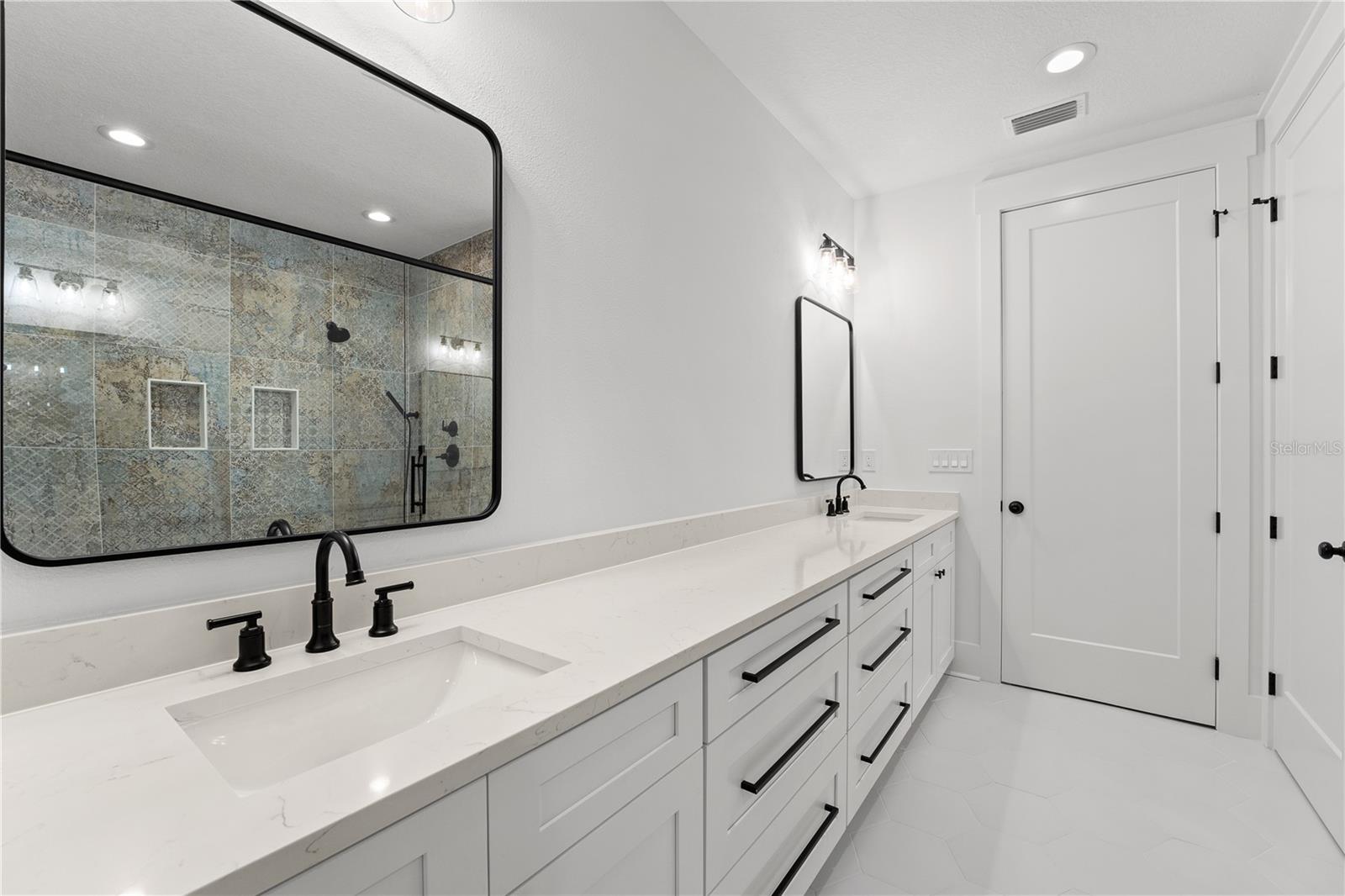 Image 43 of 48 For 115 Hiawatha Street 1-2