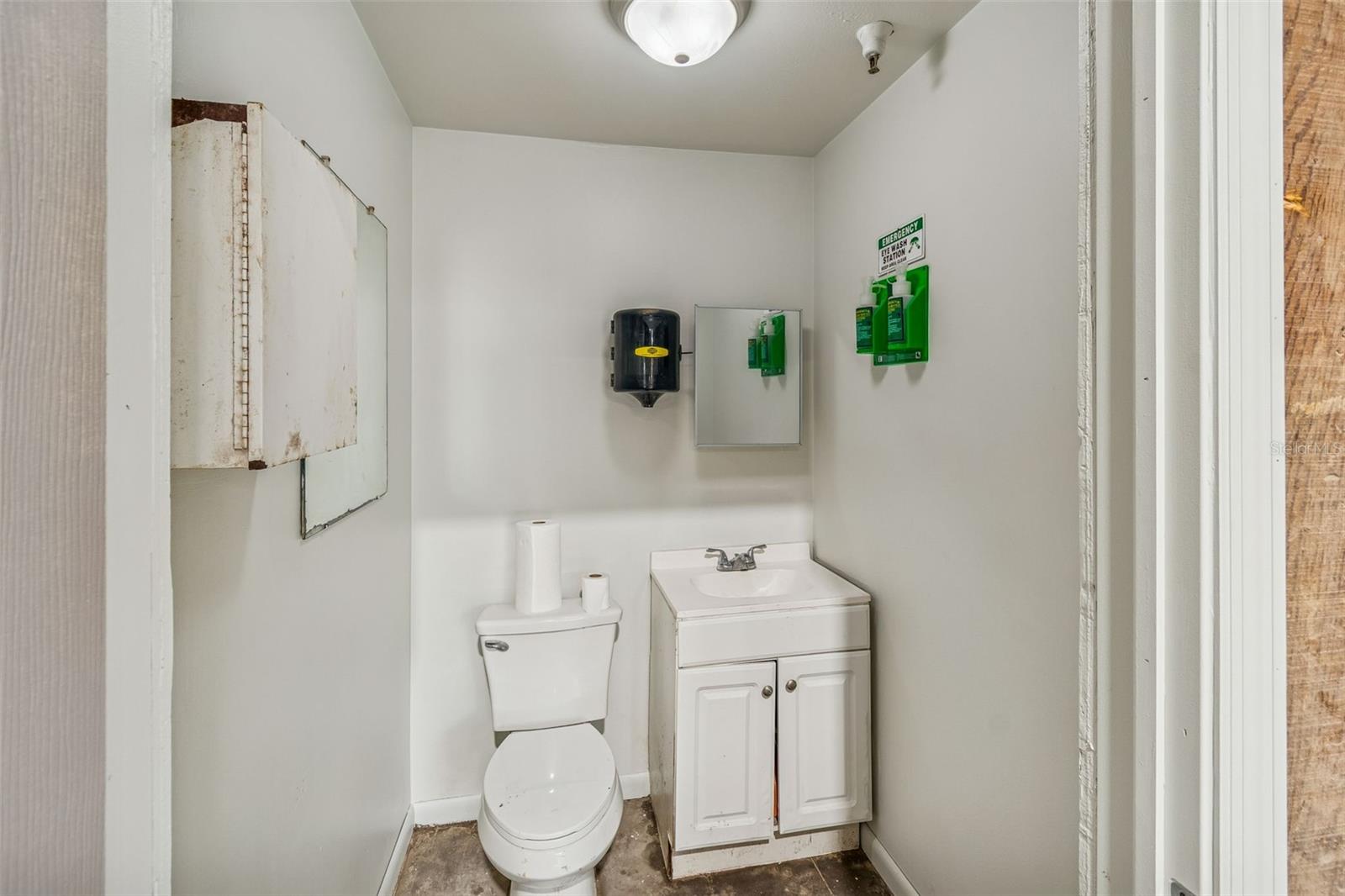 Image 13 of 30 For 1060 Harbor Lake Drive