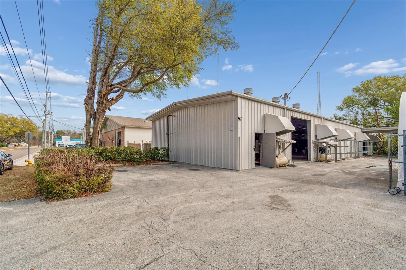 Image 4 of 30 For 1060 Harbor Lake Drive