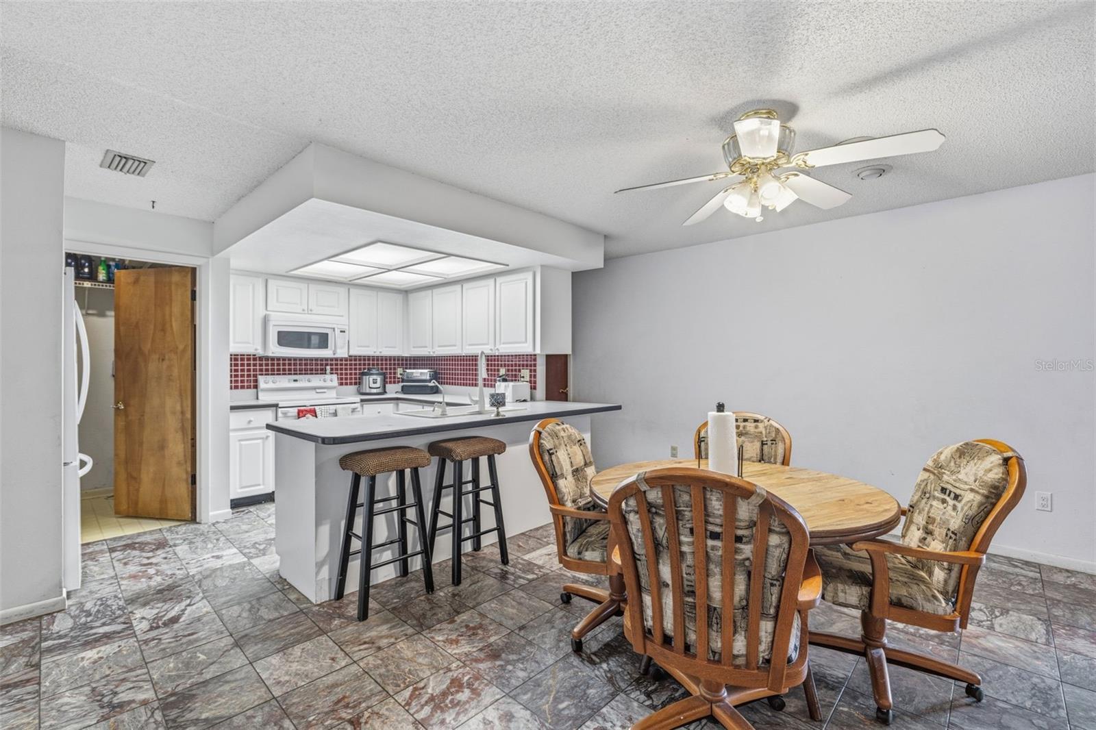 Image 11 of 45 For 3330 Foxridge Circle