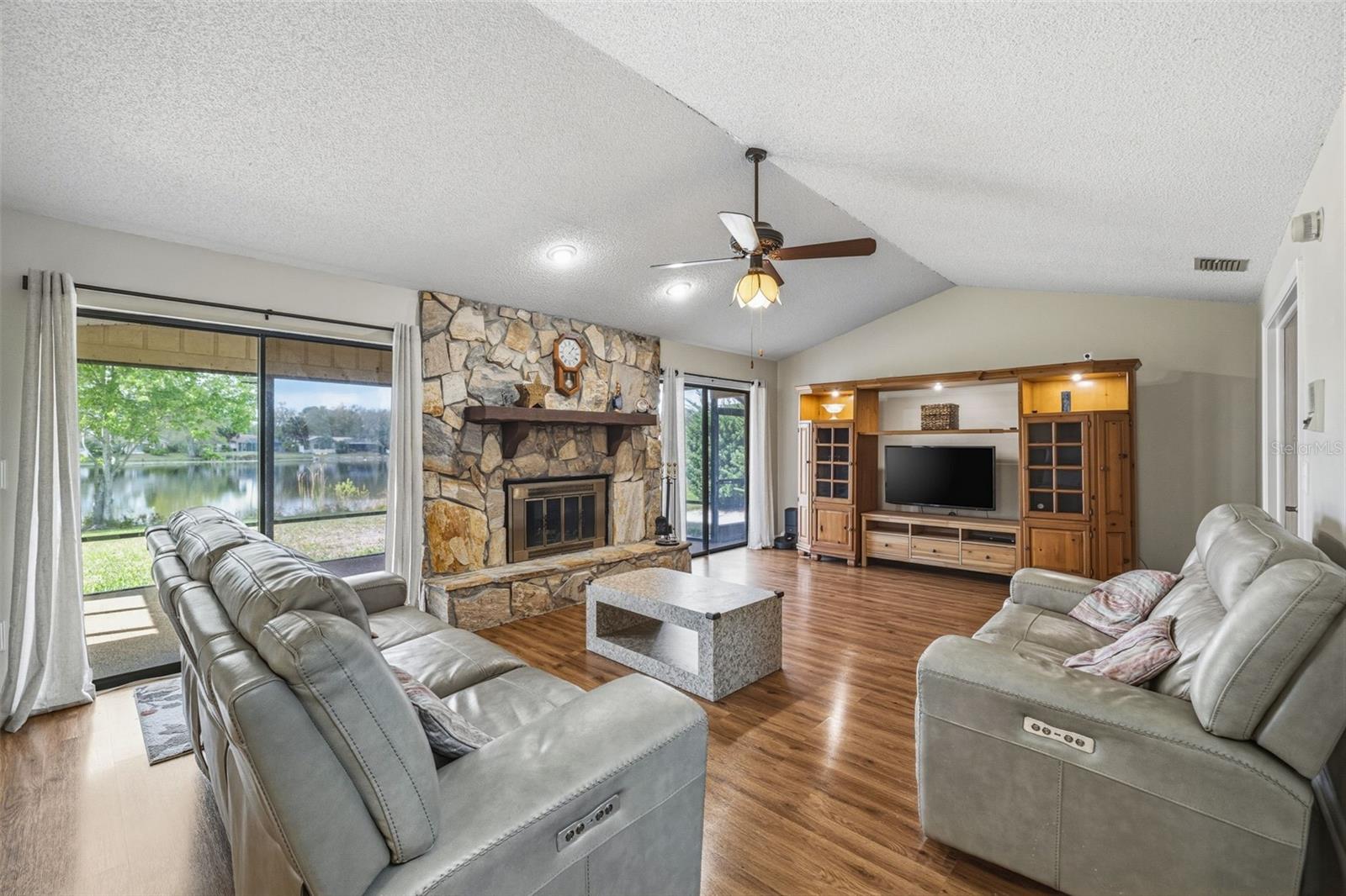 Image 15 of 45 For 3330 Foxridge Circle