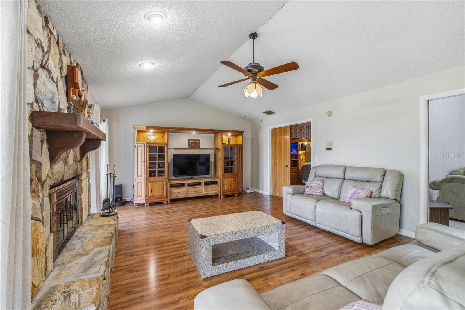 Image 16 of 45 For 3330 Foxridge Circle