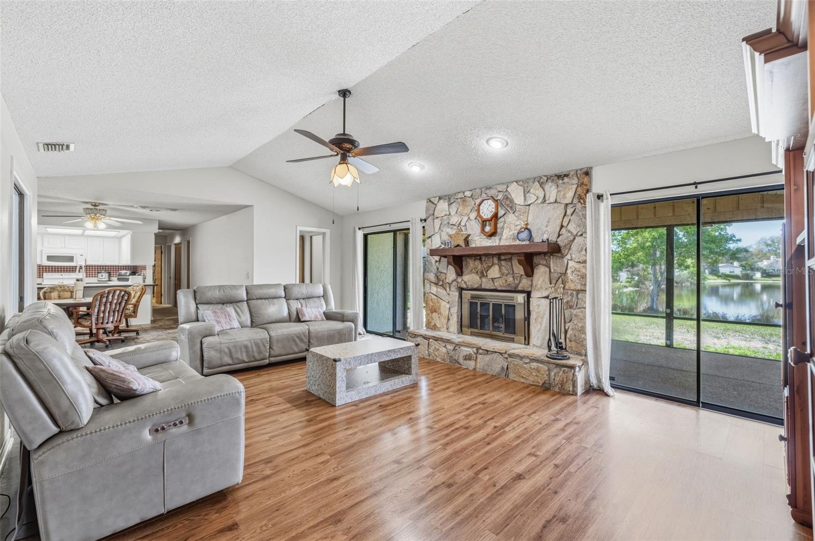 Image 17 of 45 For 3330 Foxridge Circle