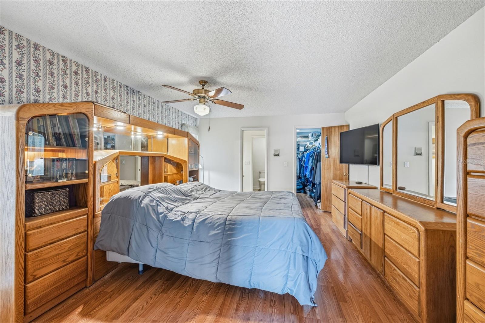 Image 18 of 45 For 3330 Foxridge Circle