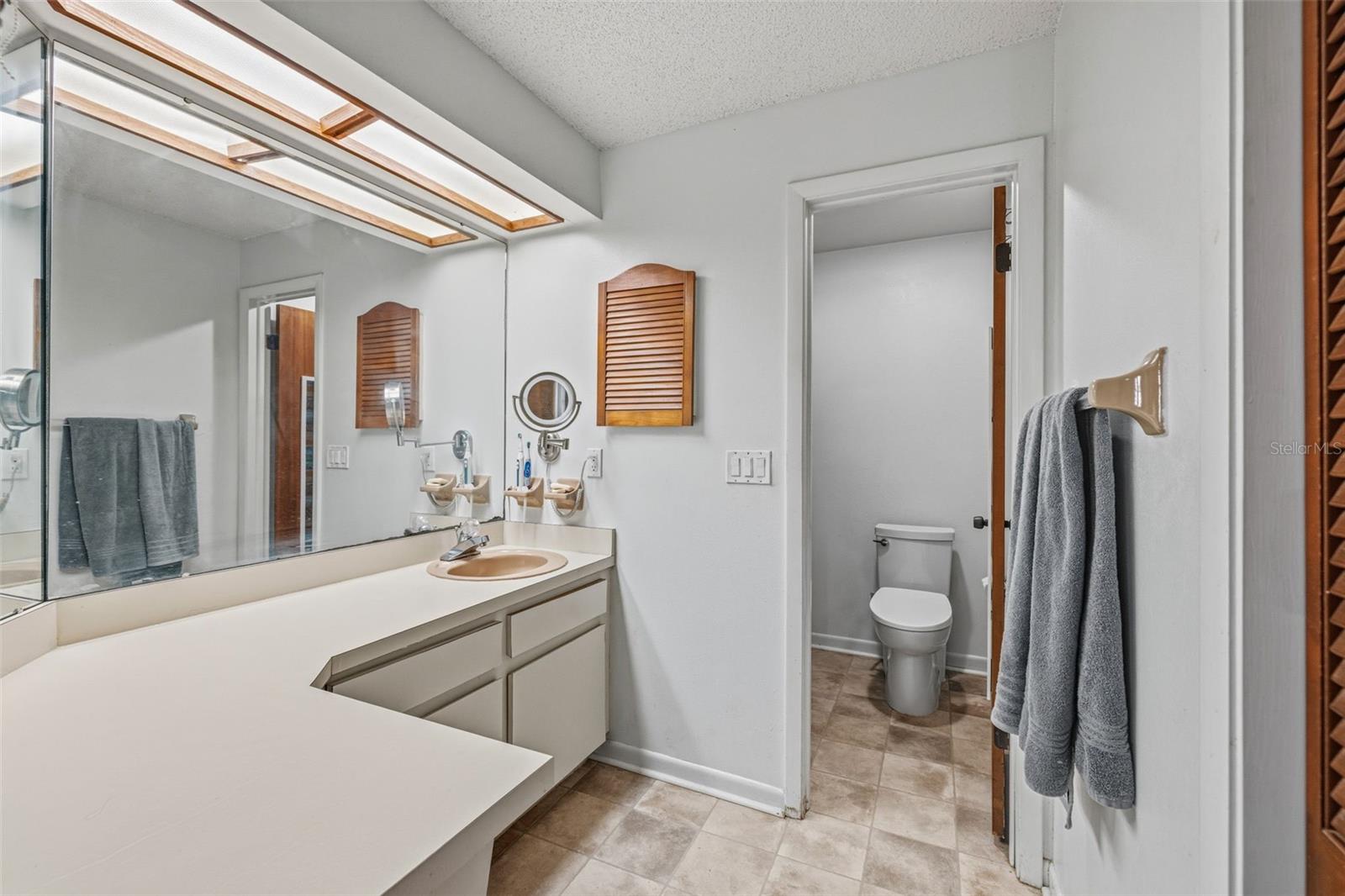 Image 21 of 45 For 3330 Foxridge Circle