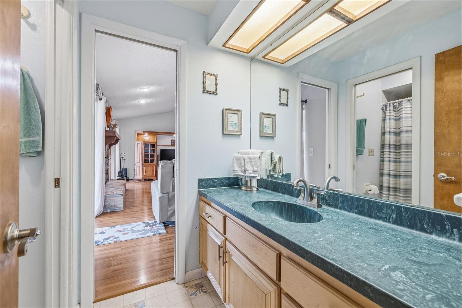 Image 22 of 45 For 3330 Foxridge Circle