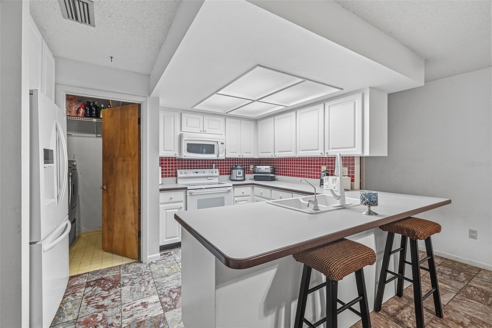 Image 8 of 45 For 3330 Foxridge Circle