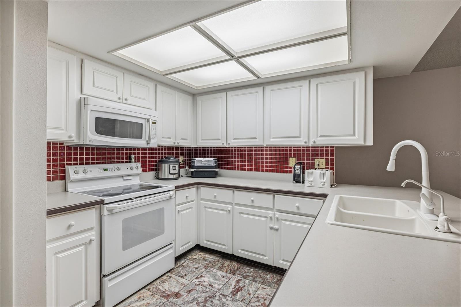 Image 9 of 45 For 3330 Foxridge Circle