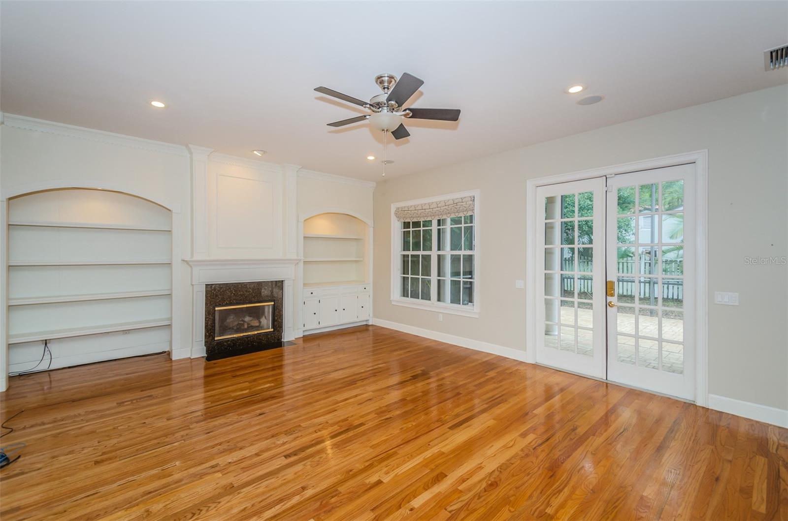 Image 7 of 34 For 3410 Bay Villa Avenue