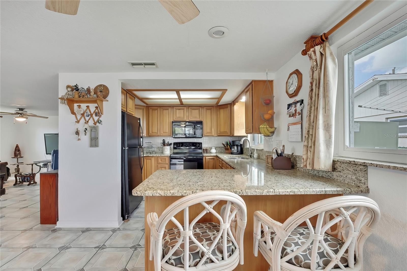 Listing photo id 8 for 6601 Sea Ranch Drive