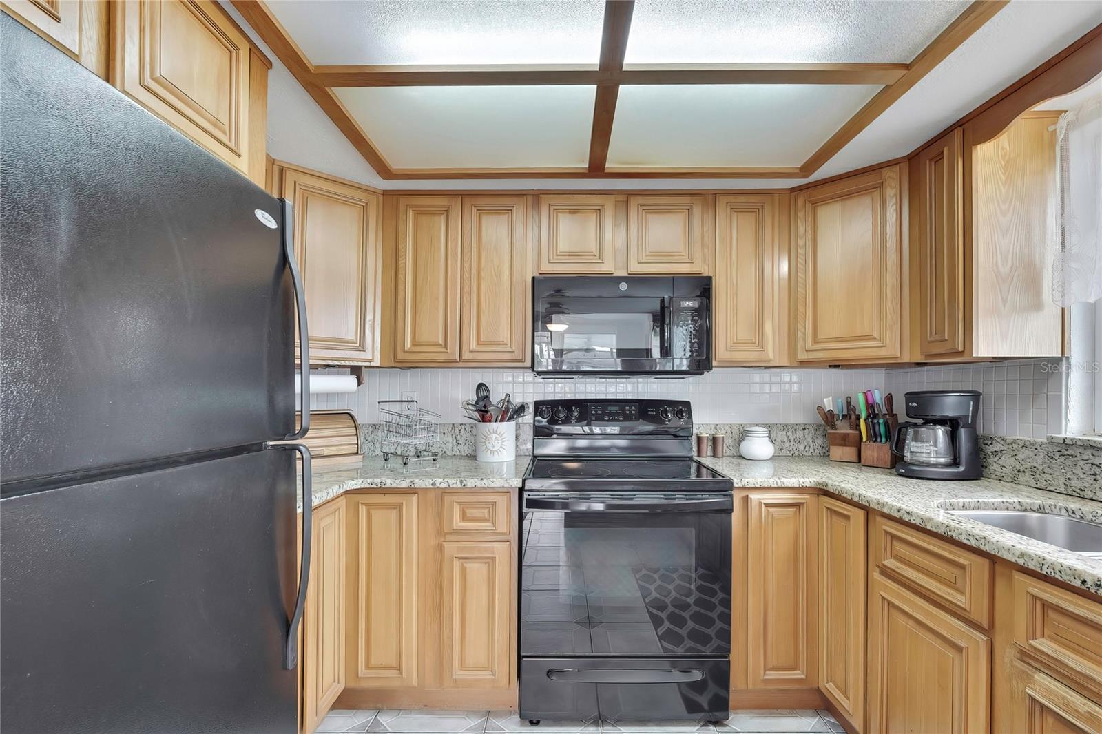 Listing photo id 10 for 6601 Sea Ranch Drive