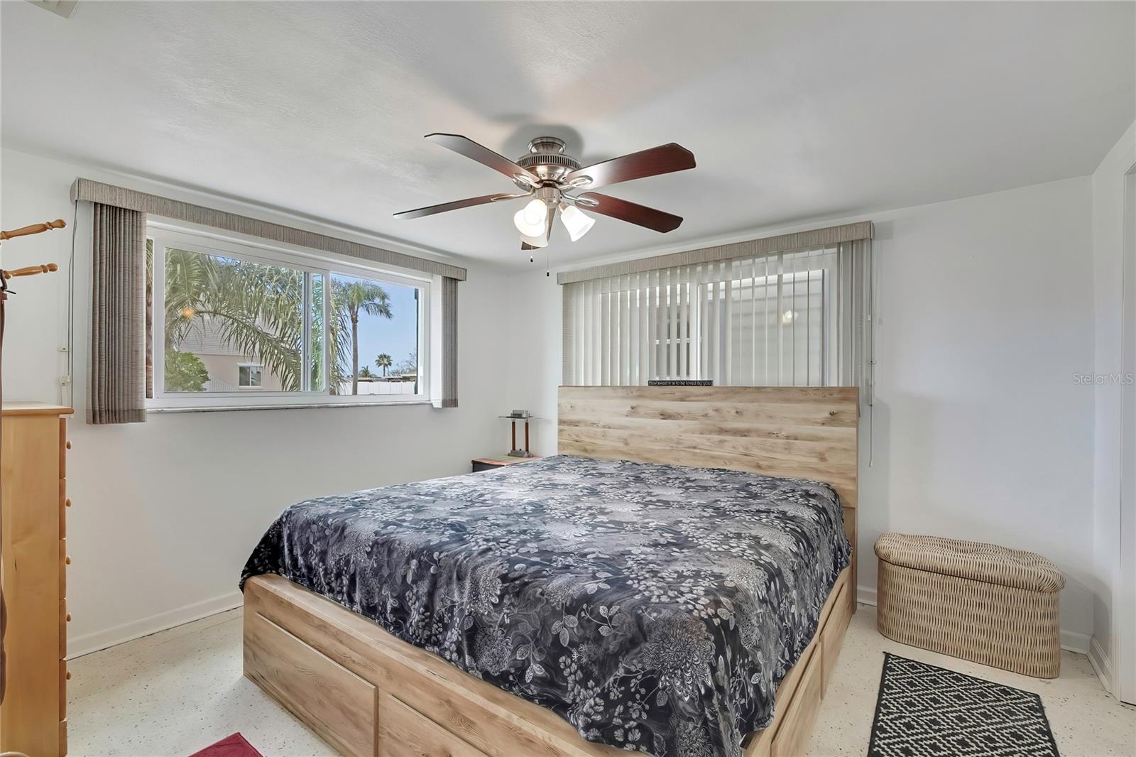 Listing photo id 11 for 6601 Sea Ranch Drive