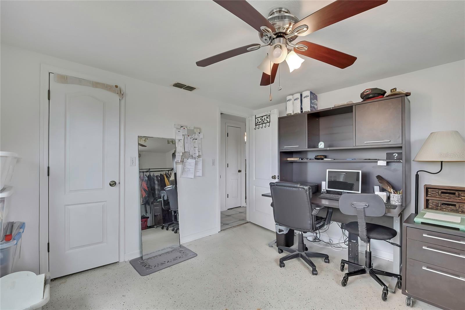 Listing photo id 14 for 6601 Sea Ranch Drive