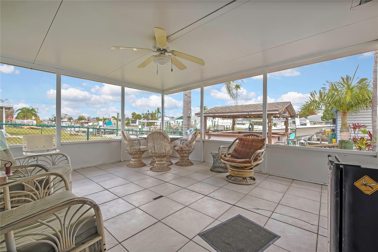 Listing photo id 15 for 6601 Sea Ranch Drive