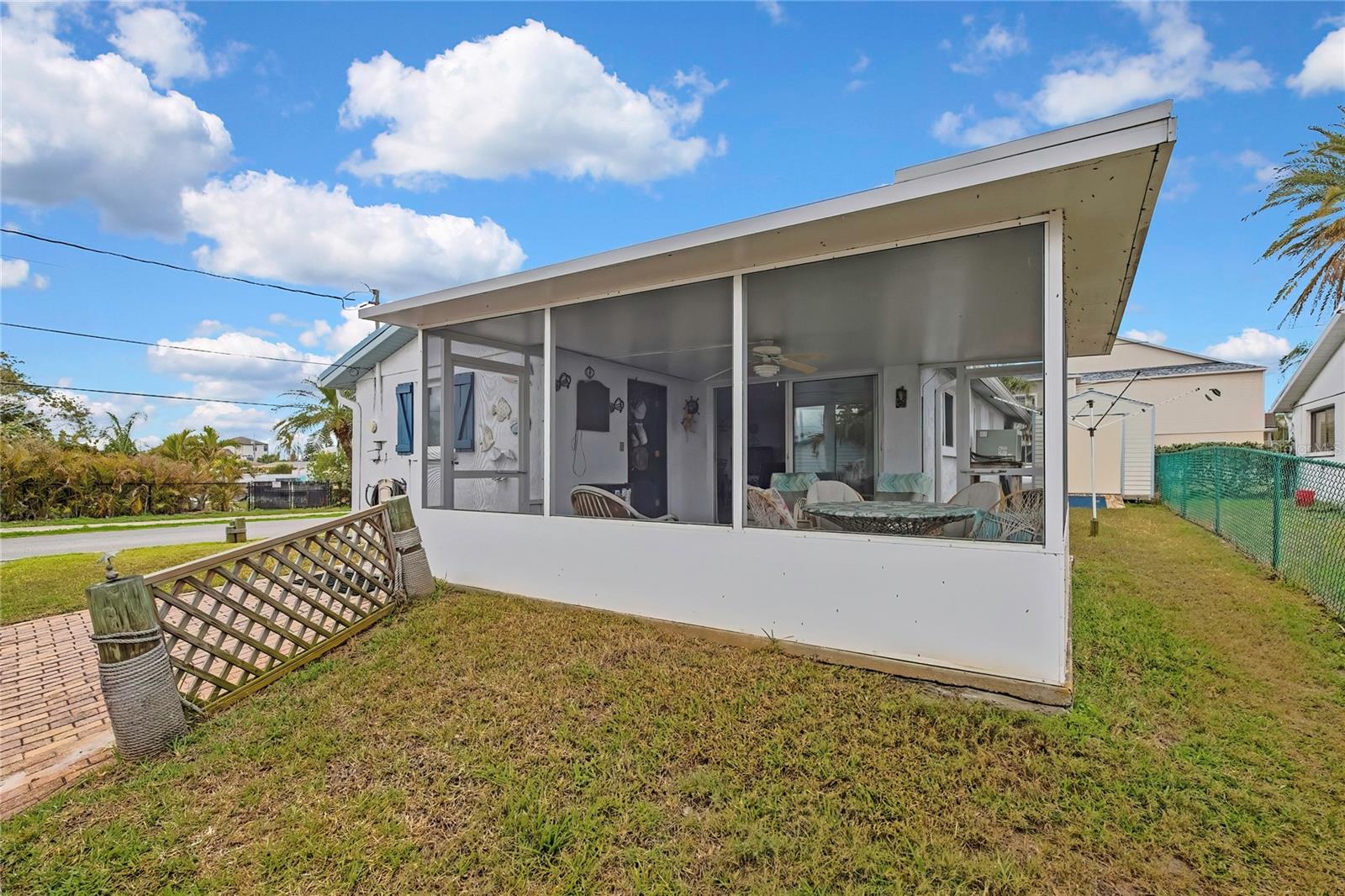 Listing photo id 17 for 6601 Sea Ranch Drive