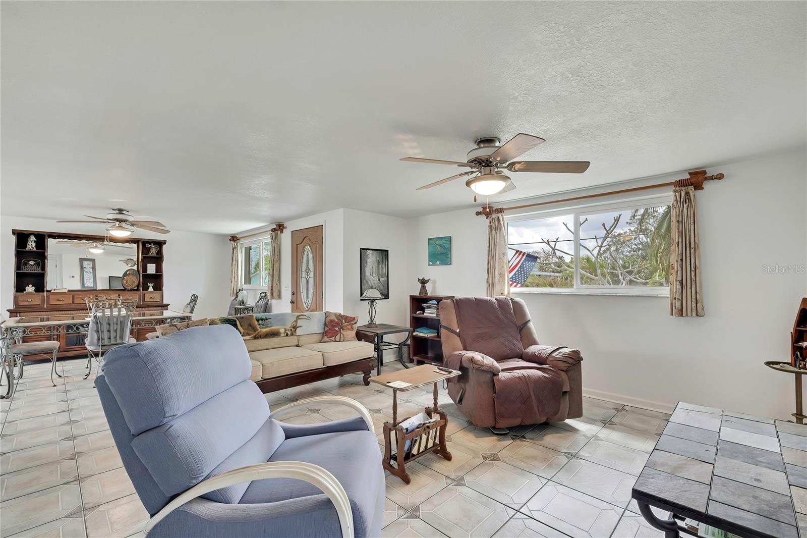 Listing photo id 3 for 6601 Sea Ranch Drive
