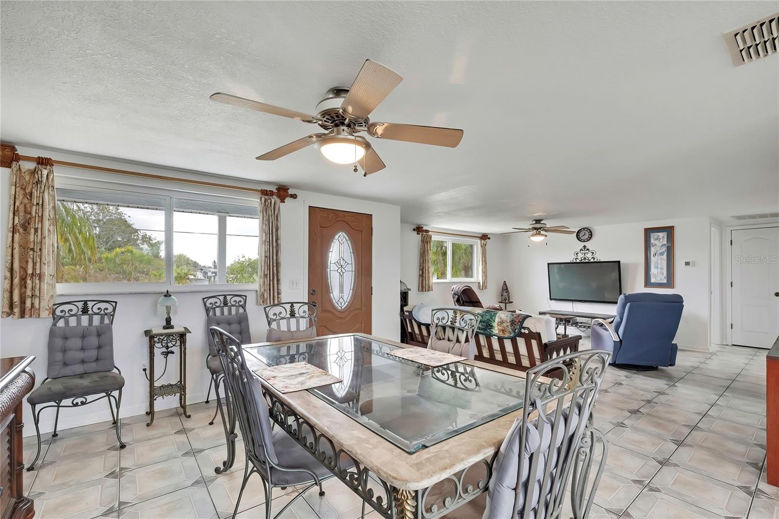Listing photo id 6 for 6601 Sea Ranch Drive