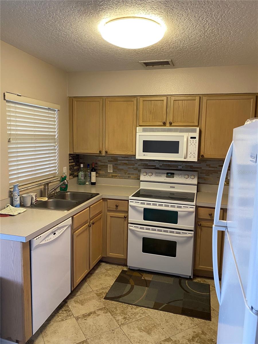 Image 9 of 24 For 427 Kensington Lake Circle