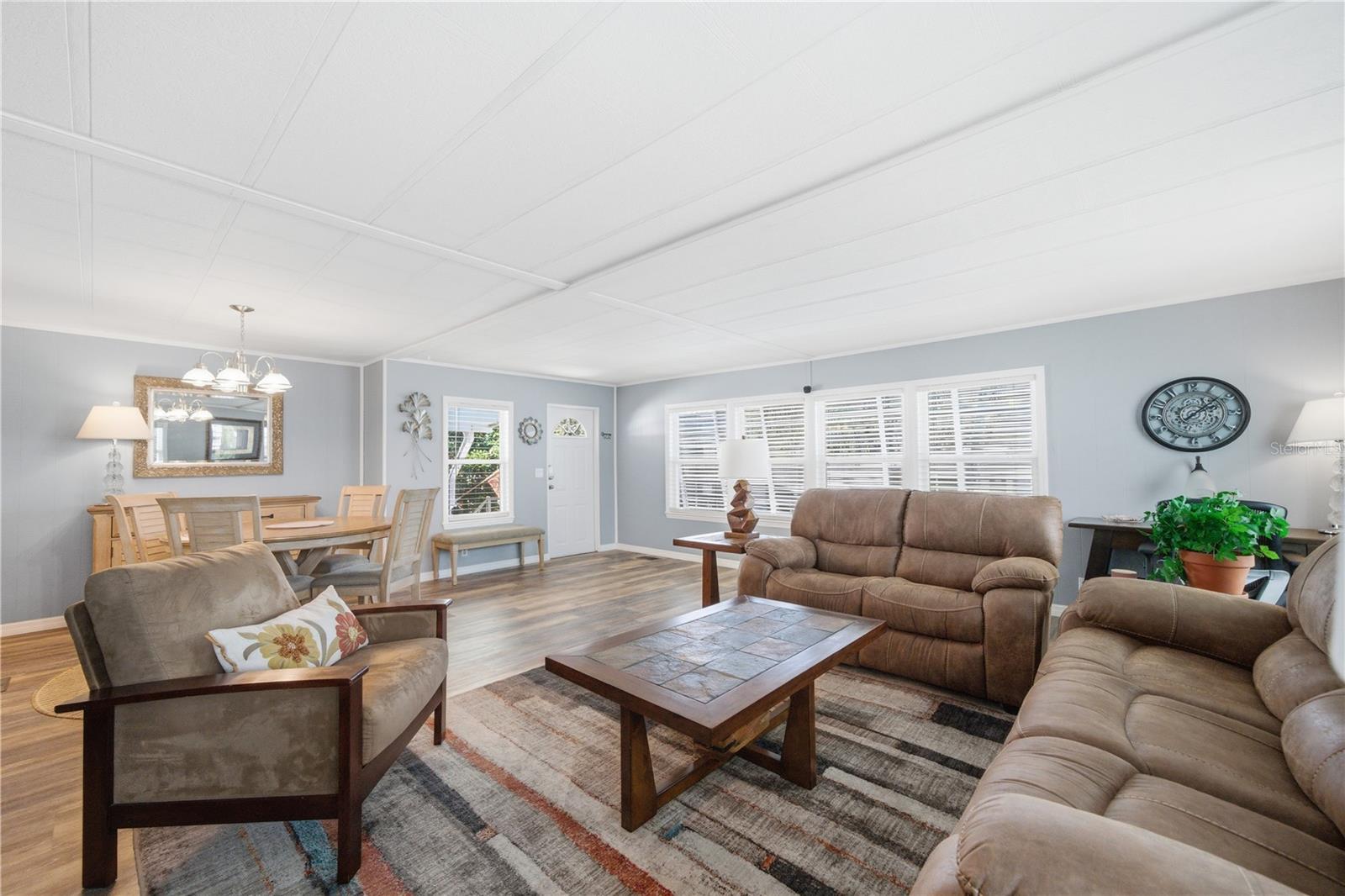 Image 12 of 62 For 84 Jacaranda Drive 15