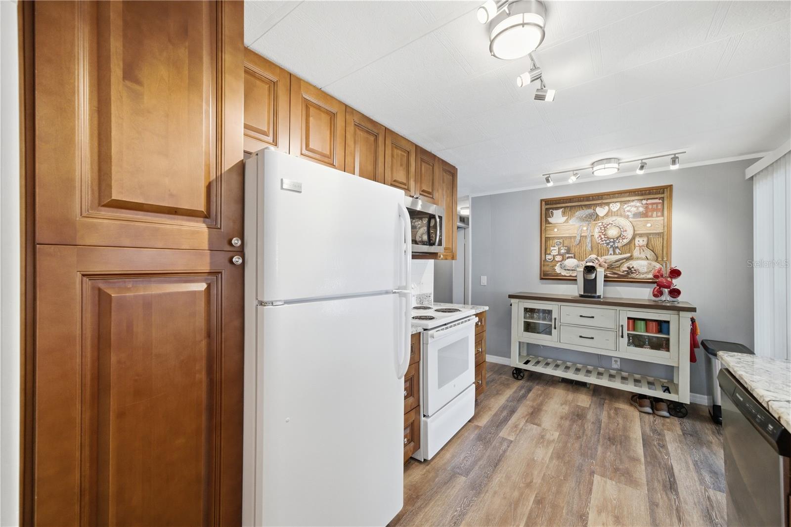 Image 24 of 62 For 84 Jacaranda Drive 15