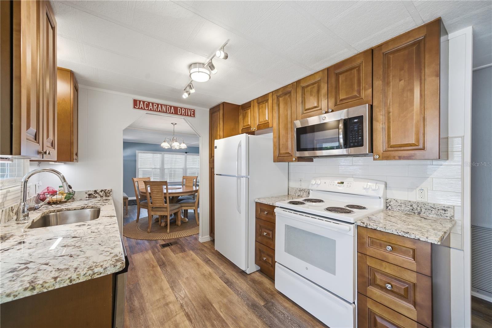 Image 25 of 62 For 84 Jacaranda Drive 15