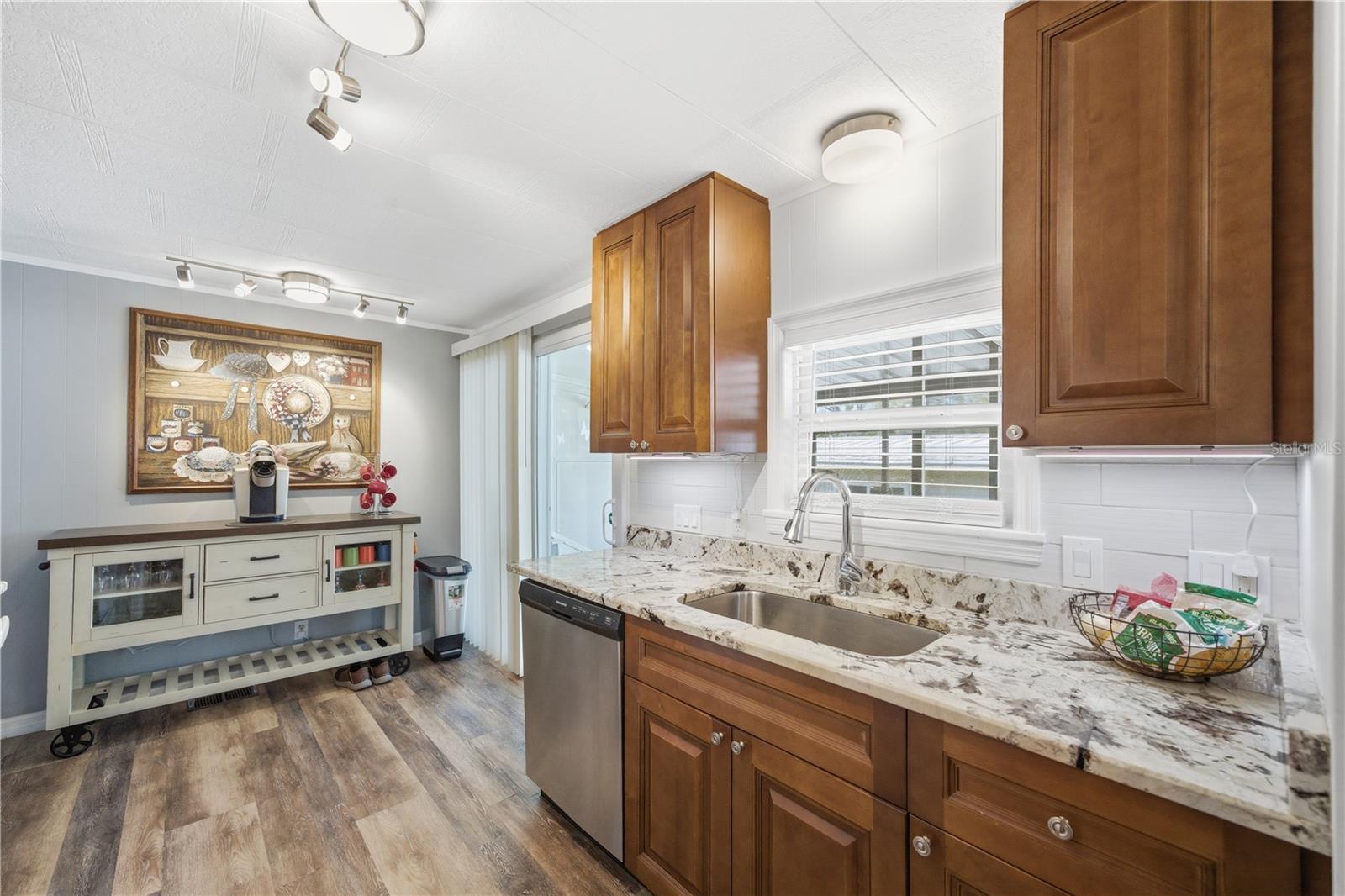 Image 29 of 62 For 84 Jacaranda Drive 15