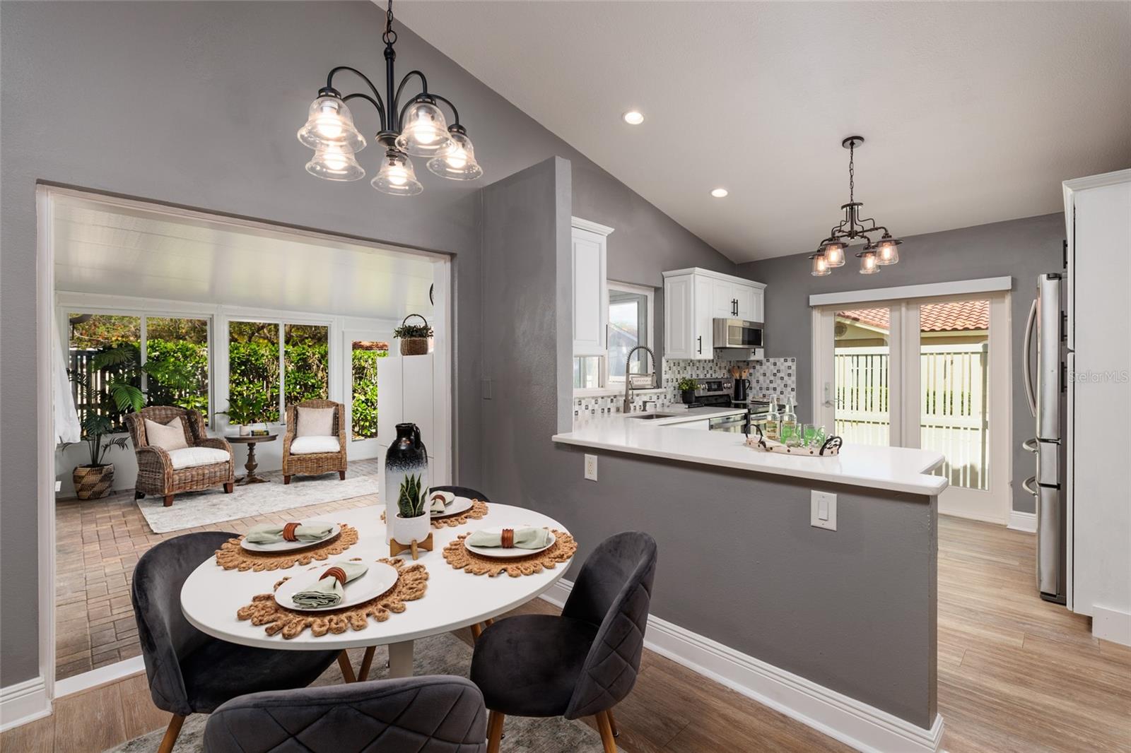 Image 12 of 44 For 535 St Tropez Circle Ne