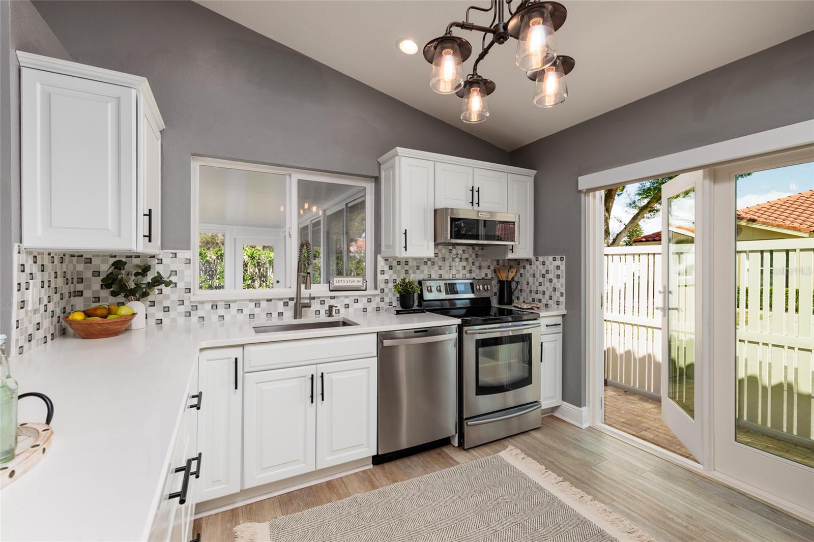 Image 13 of 44 For 535 St Tropez Circle Ne