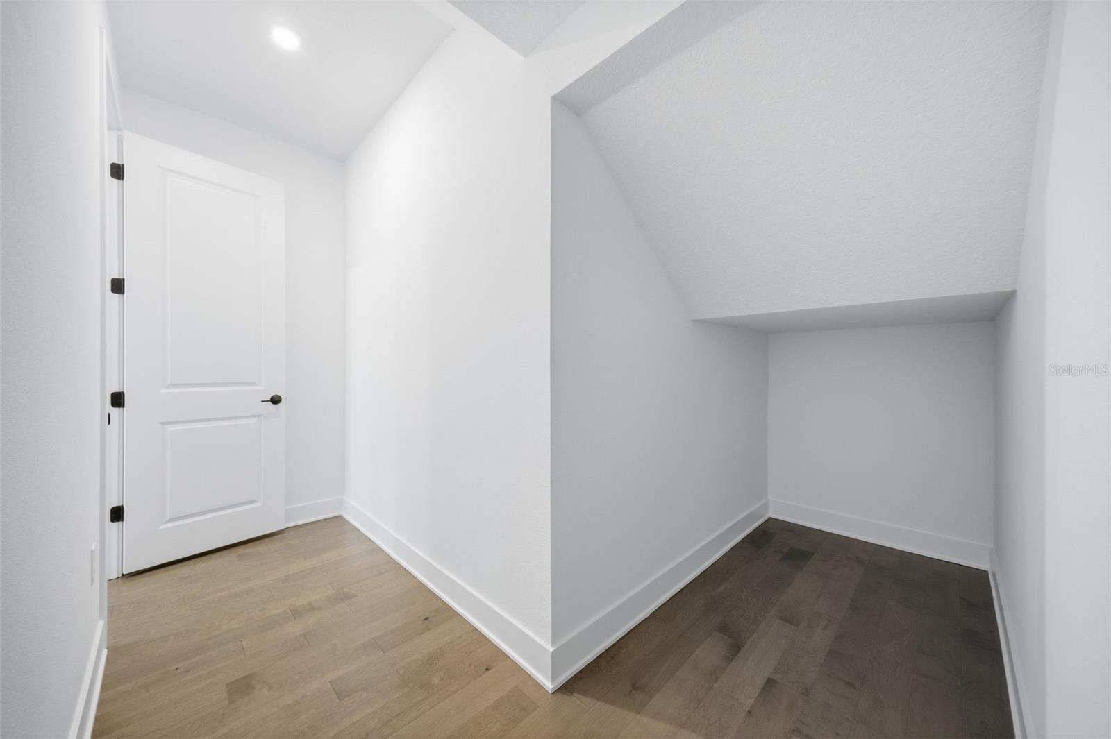 Image 28 of 50 For 3608 Tampa Circle