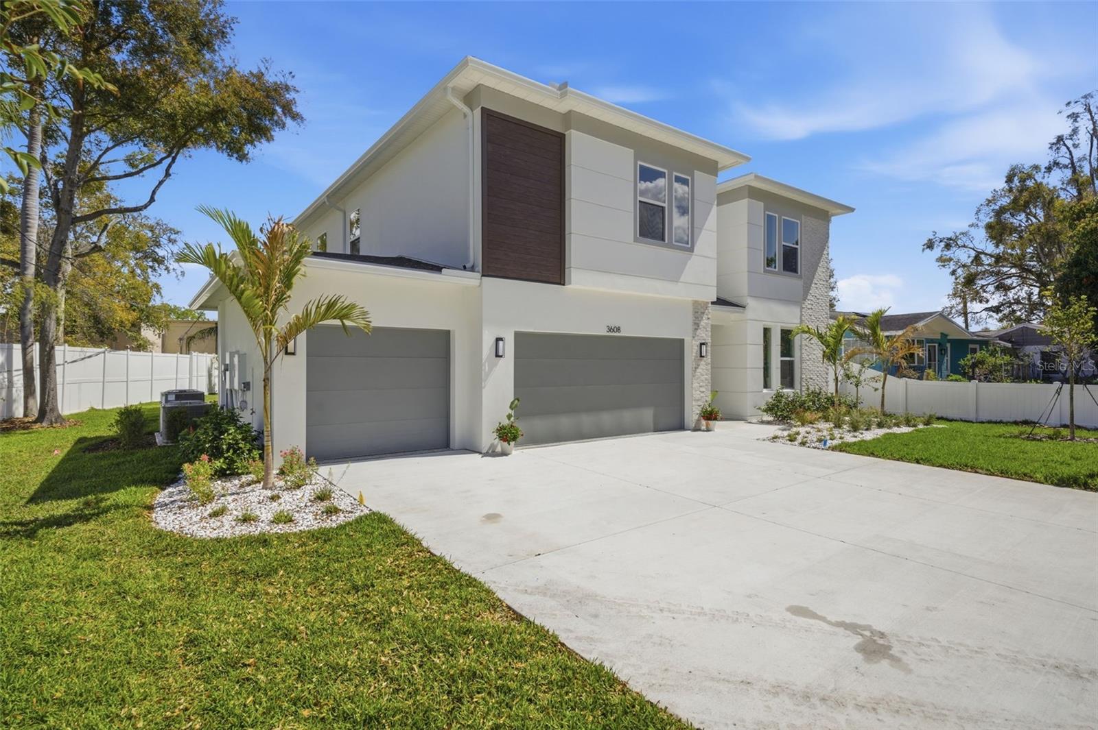 Image 3 of 50 For 3608 Tampa Circle