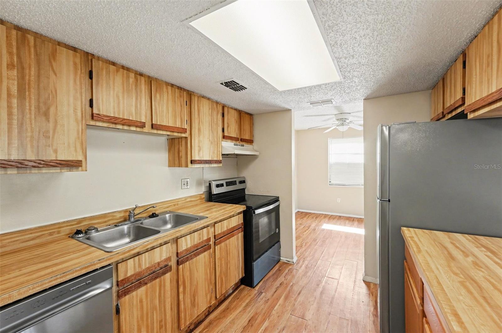 Image 11 of 38 For 129 Camphor Circle F