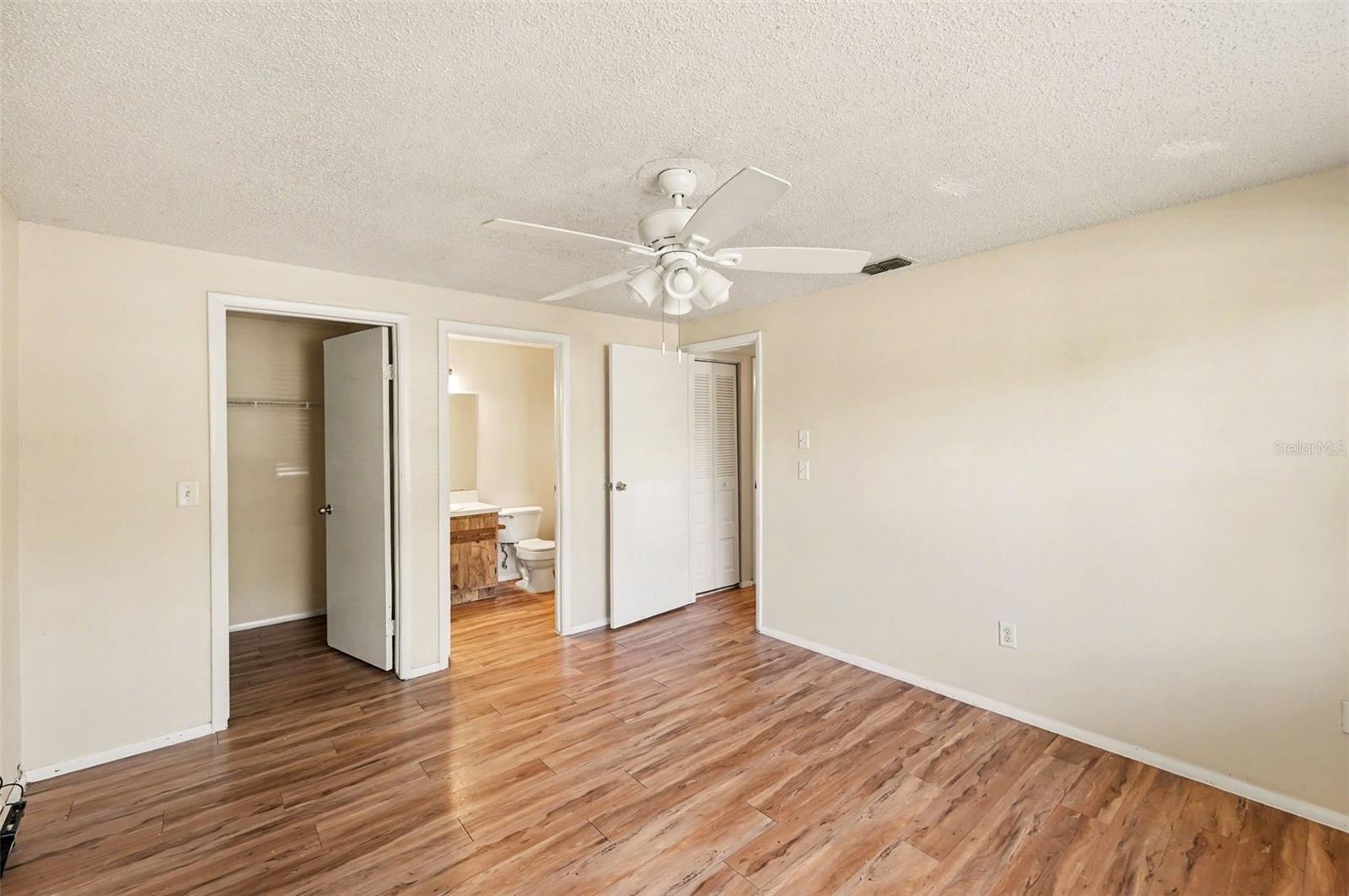 Image 20 of 38 For 129 Camphor Circle F