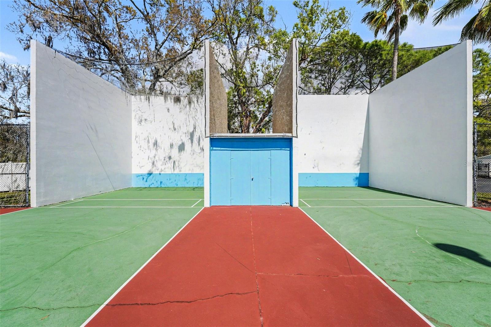 Image 36 of 38 For 129 Camphor Circle F