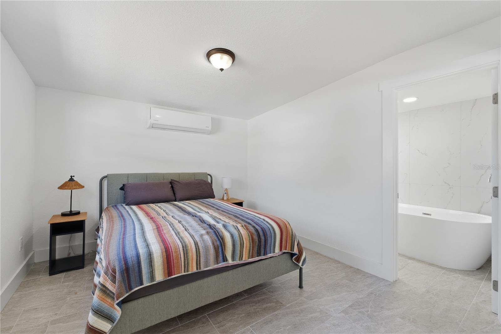 Image 27 of 51 For 733 61st Avenue Ne