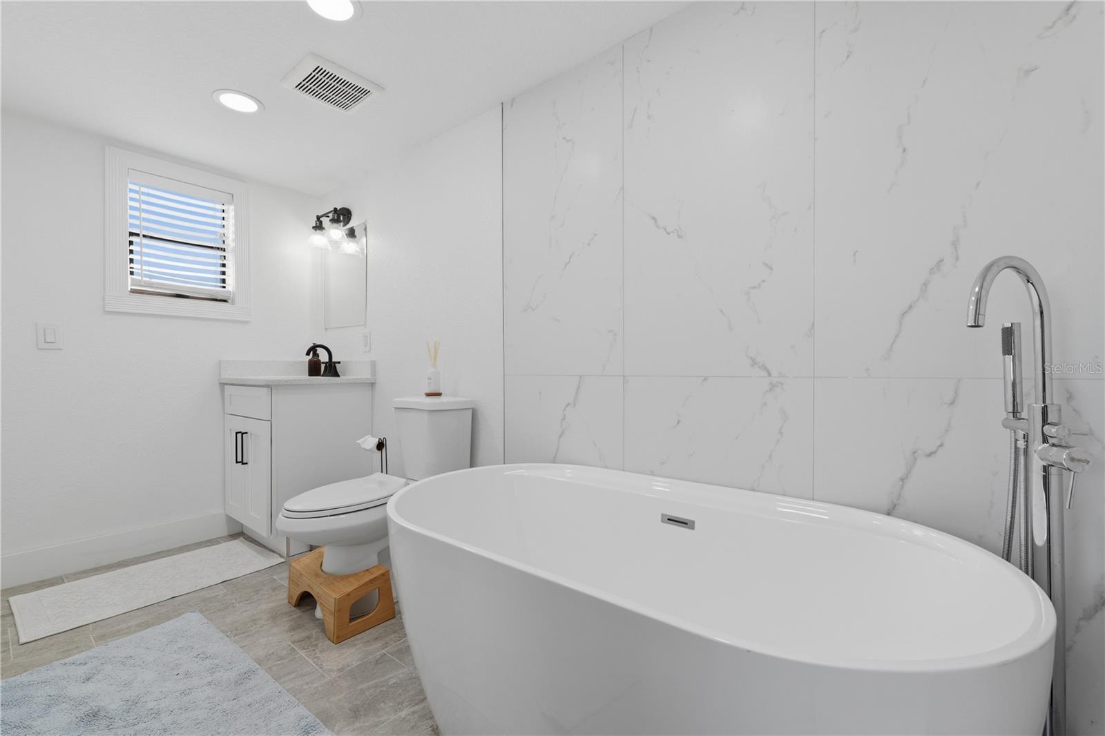 Image 30 of 51 For 733 61st Avenue Ne